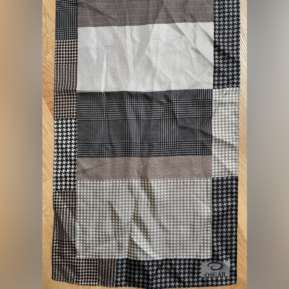 Vintage Oscar de la Renta rectangle scarf houndstooth gray black silk